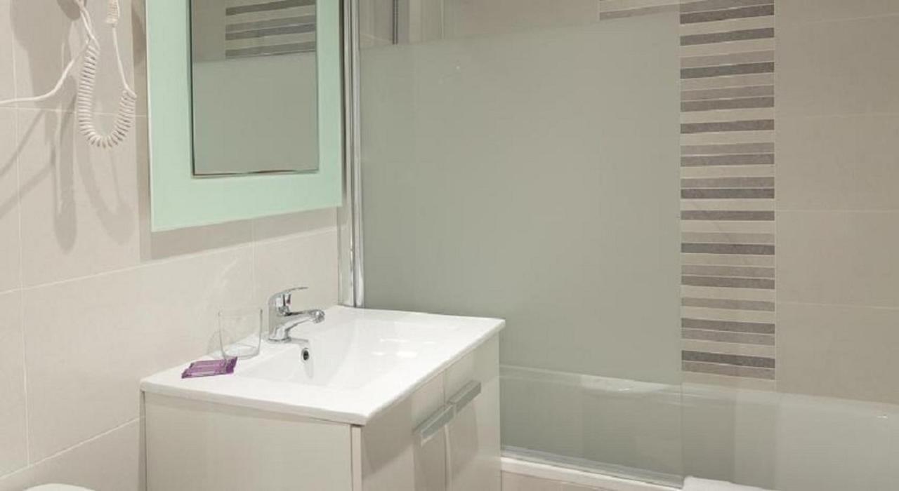 ברצלונה Hostal Balkonis מראה חיצוני תמונה