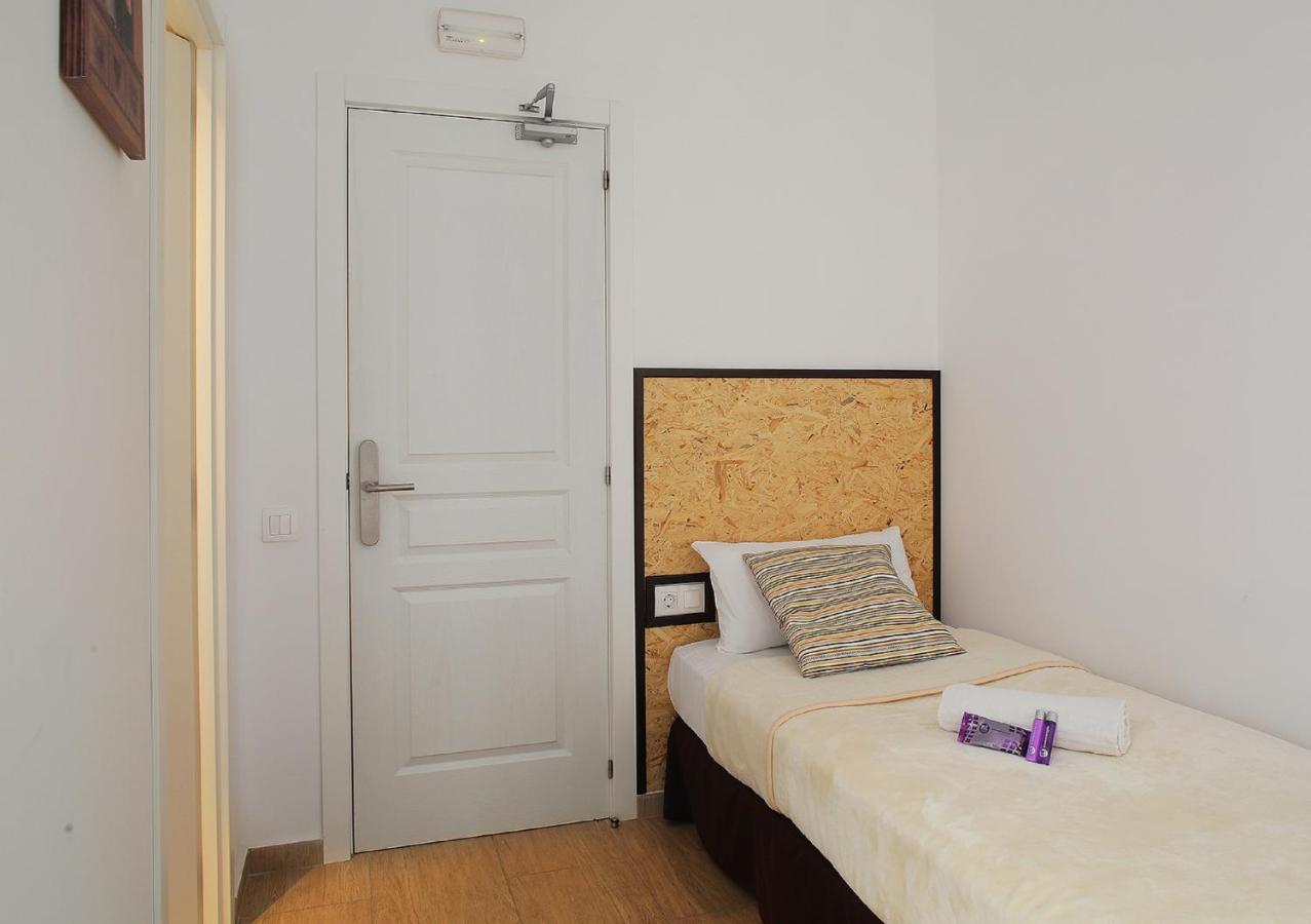 ברצלונה Hostal Balkonis מראה חיצוני תמונה