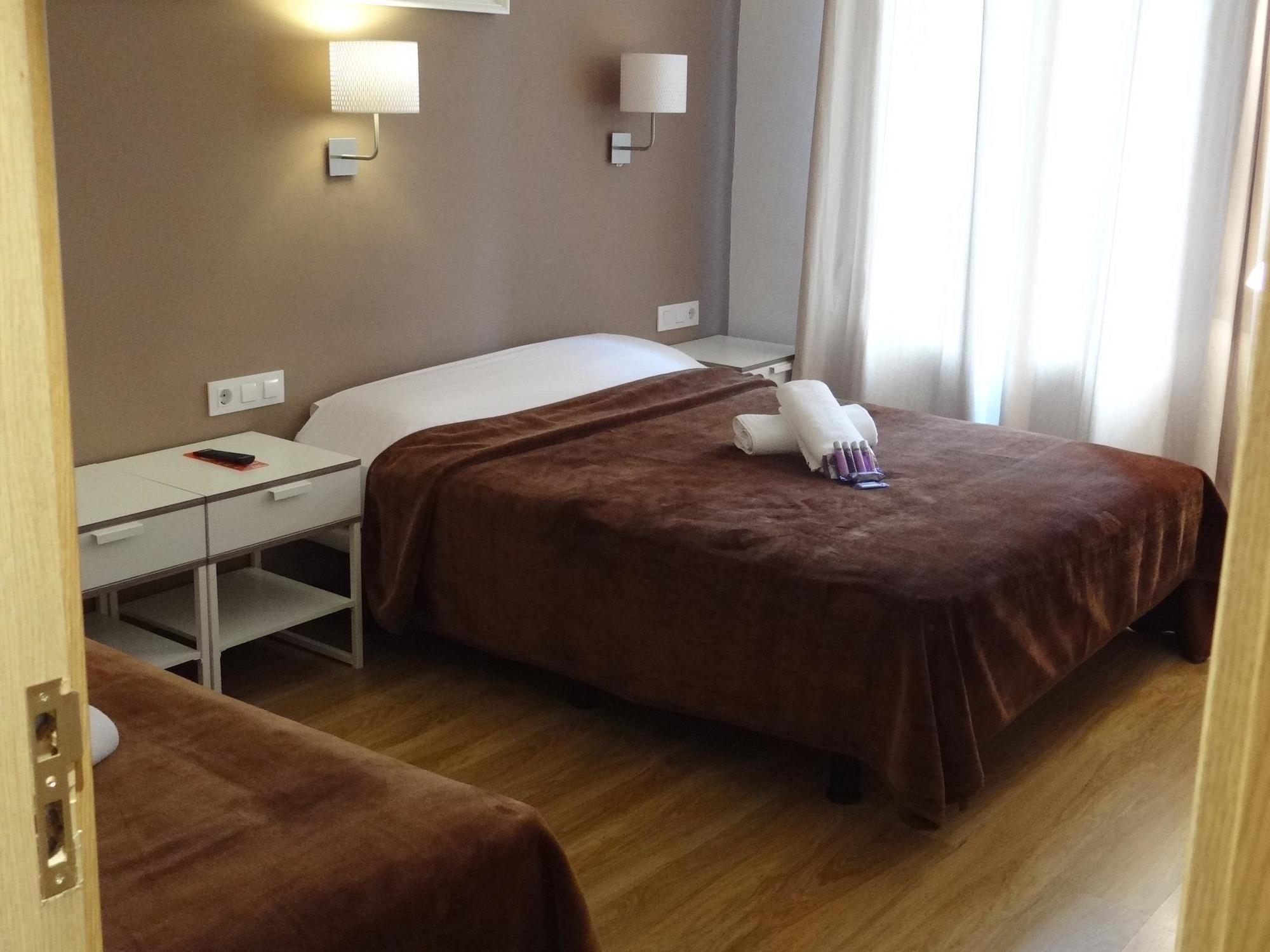 ברצלונה Hostal Balkonis מראה חיצוני תמונה
